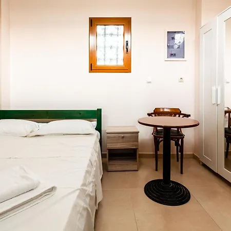 στούντιο στη στοά βαρβουτσή #3 *