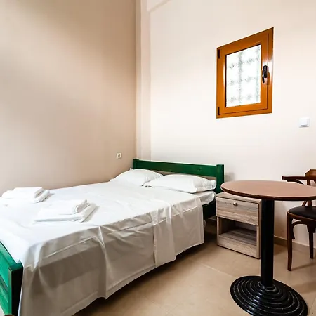 στούντιο στη στοά βαρβουτσή #3 *