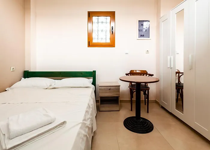 στούντιο στη στοά βαρβουτσή #3 *