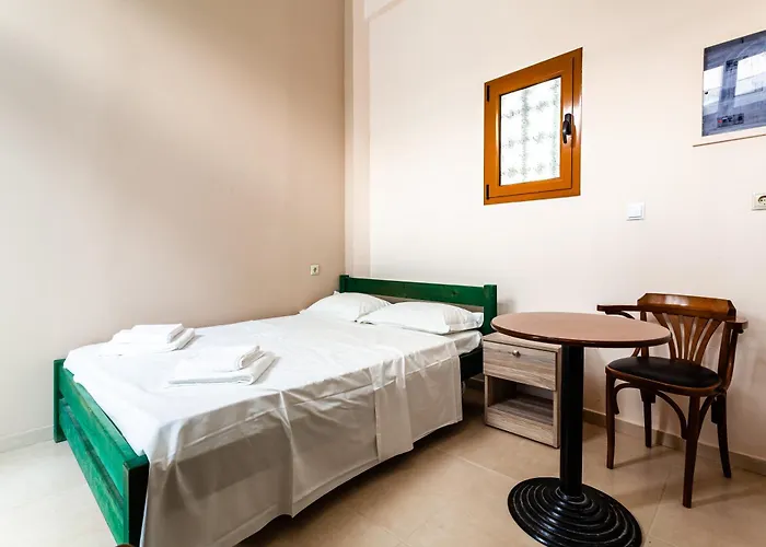 στούντιο στη στοά βαρβουτσή #3 *